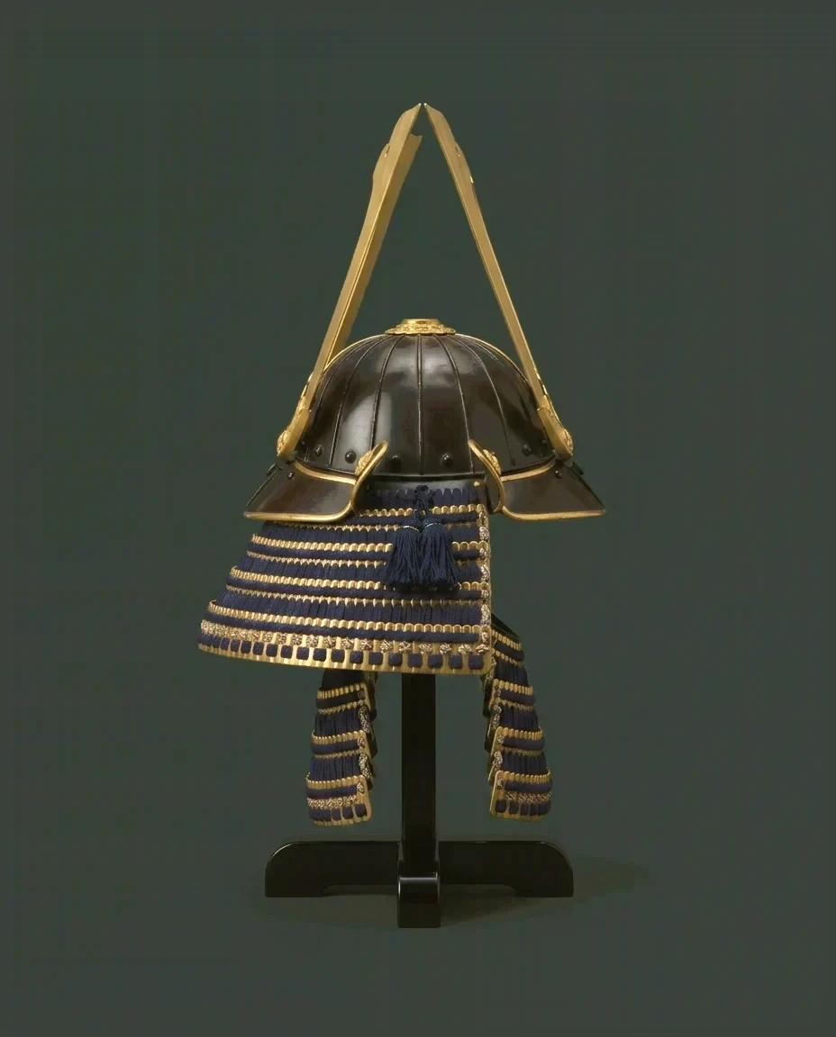 Kabuto-kazari — from the right