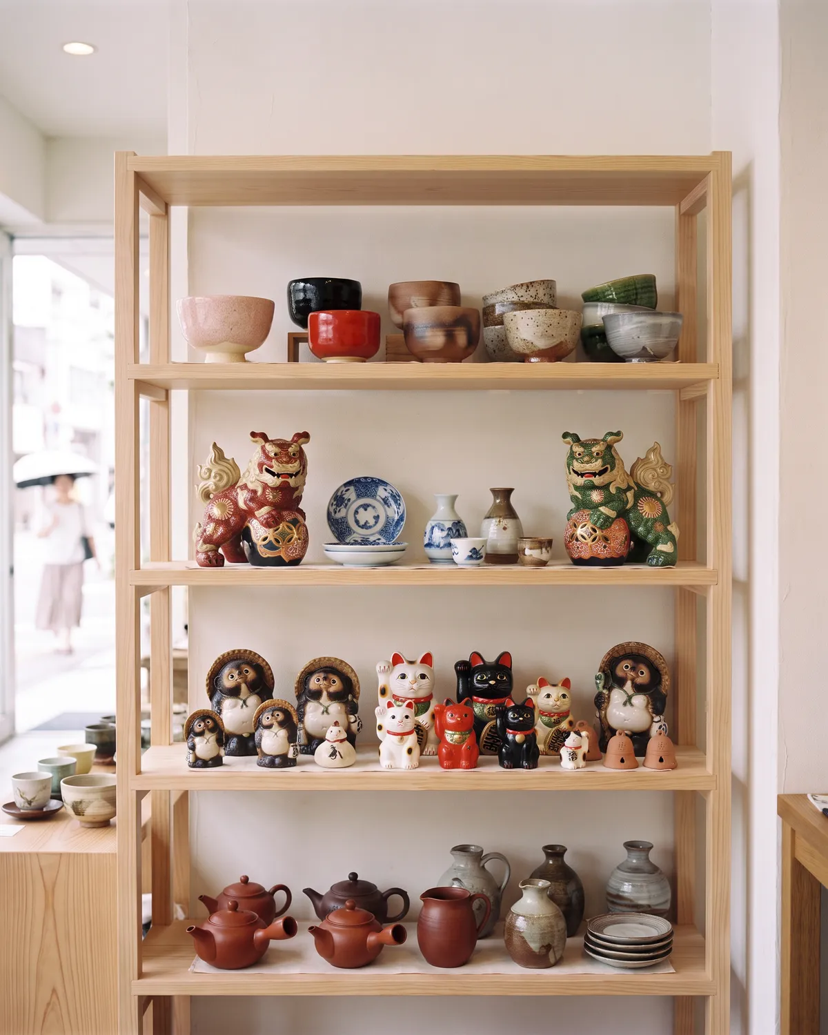 Tea bowls, tanuki, beckoning cats and teapots — seven kilns that disagree.