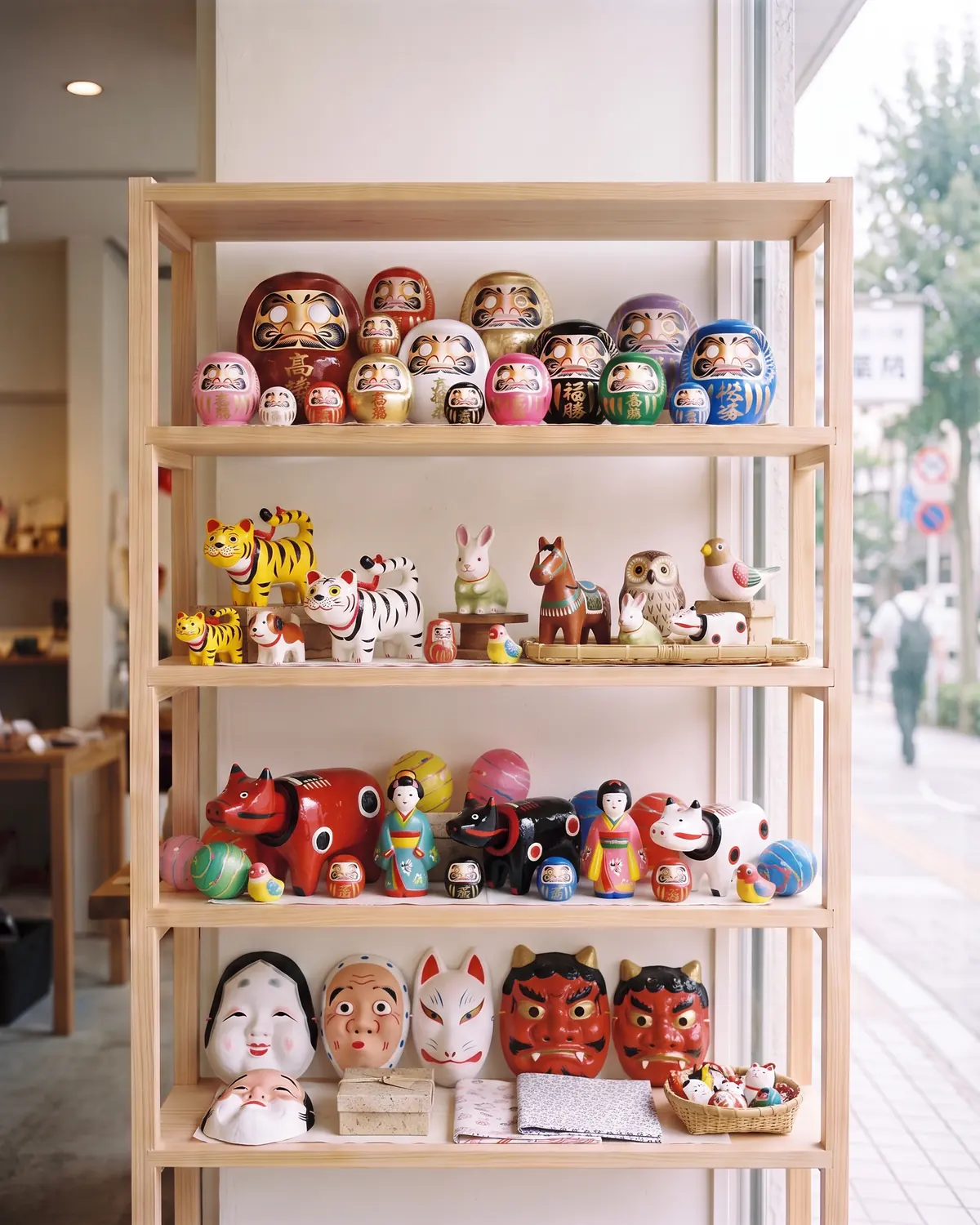 Daruma, tigers, nodding cows and festival masks — hollow, light, and made to be given.